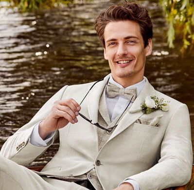 Anzug Herren, Anzug, Hochzeitsanzug, Hochzeitsanzüge, Anzüge Herren, Bräutigam, Anzug Bräutigam, Bräutigam Anzug, Boho Bräutigam, Boho Anzug, Boho Hochzeitsanzug, Anzug Beige, Leinenanzug, lässiger Hochzeitsanzug, Sommeranzug, Sommerhochzeit Anzug, Anzugtrend, Boho Hochzeit, Boho Look,