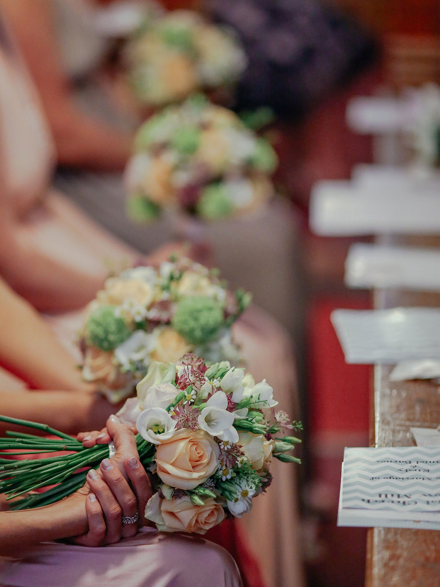 Braut - Brautjungfern - Brautstrauß - Kirche