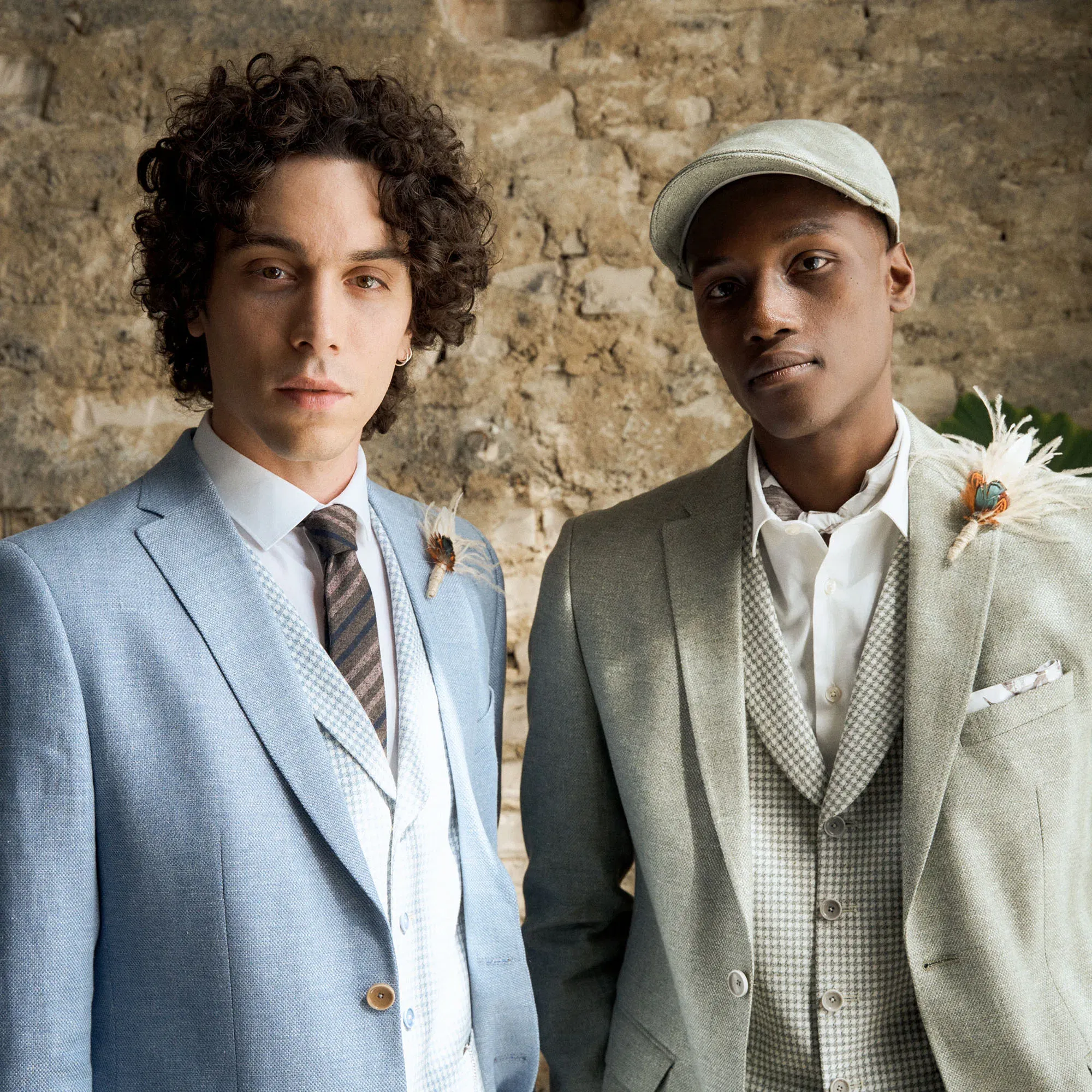 Federanstecker für den Hochzeitsanzug