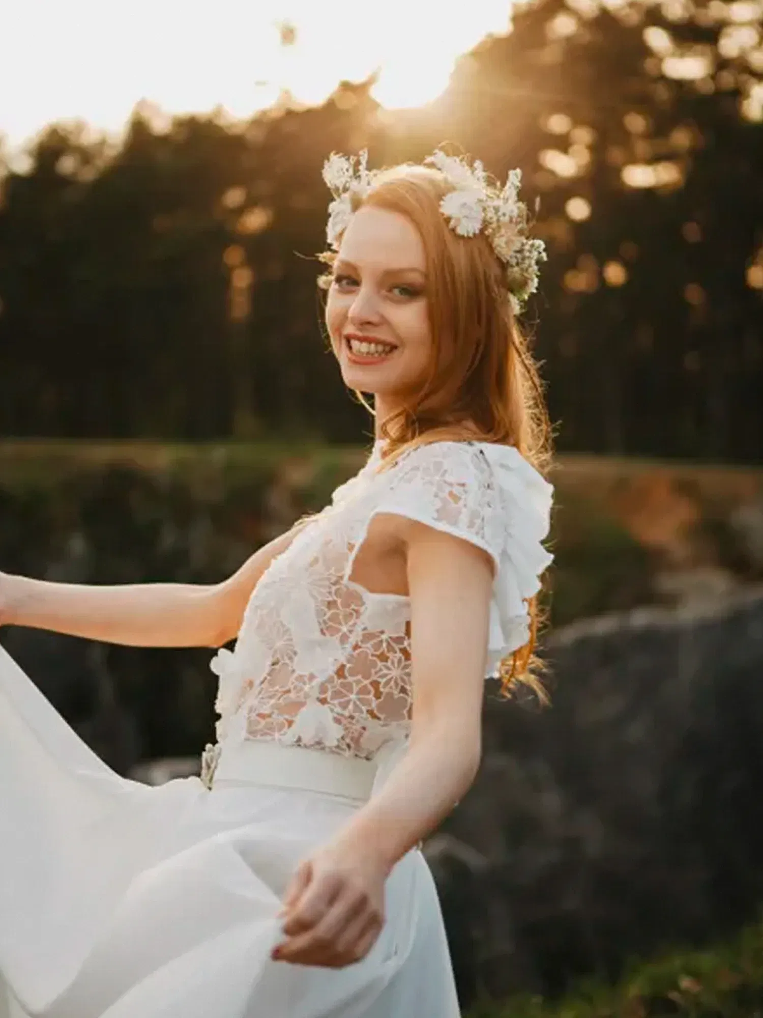 Braut mit Blumenkranz im Haar