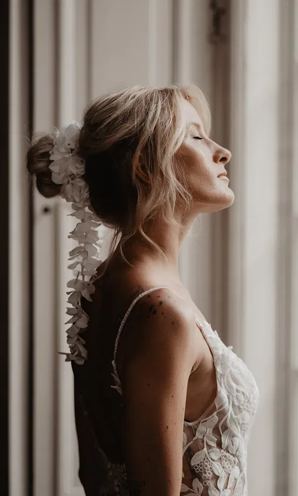 Hochzeitskleid - Fotoshooting - Brautstyling - Hochzeitsaccessoires - Brautschuhe - Brautstrauß