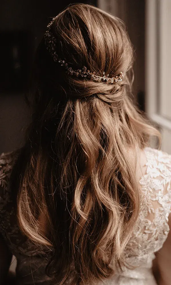 Hochzeitskleid - Fotoshooting - Brautstyling - Hochzeitsaccessoires - Brautschuhe - Brautstrauß