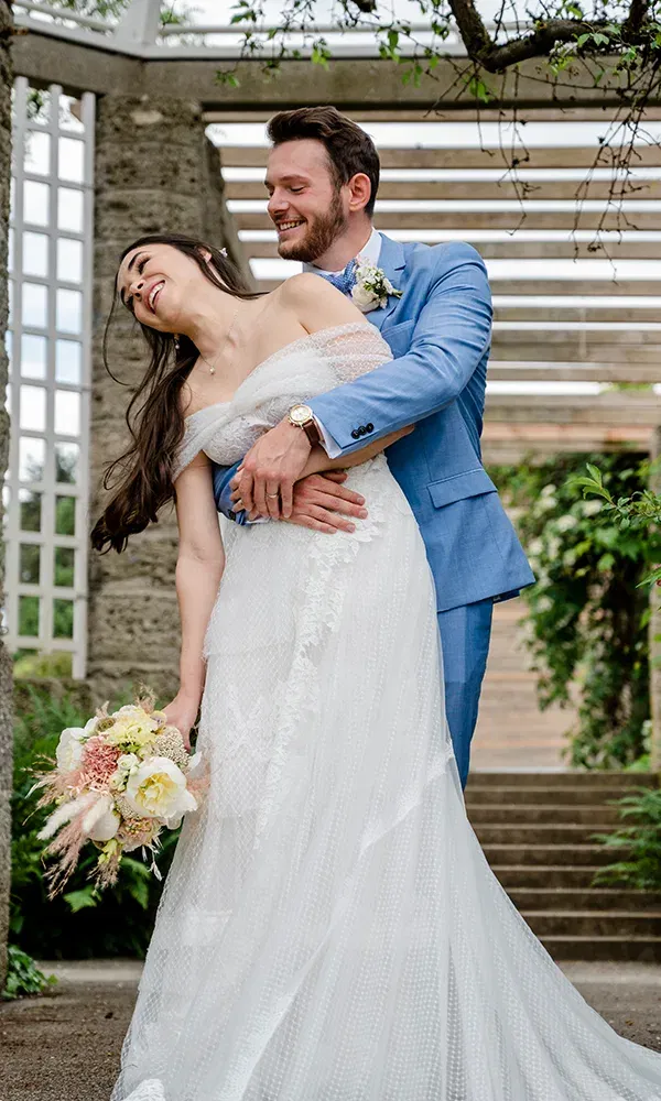 Hochzeitspaar beim Fotoshooting