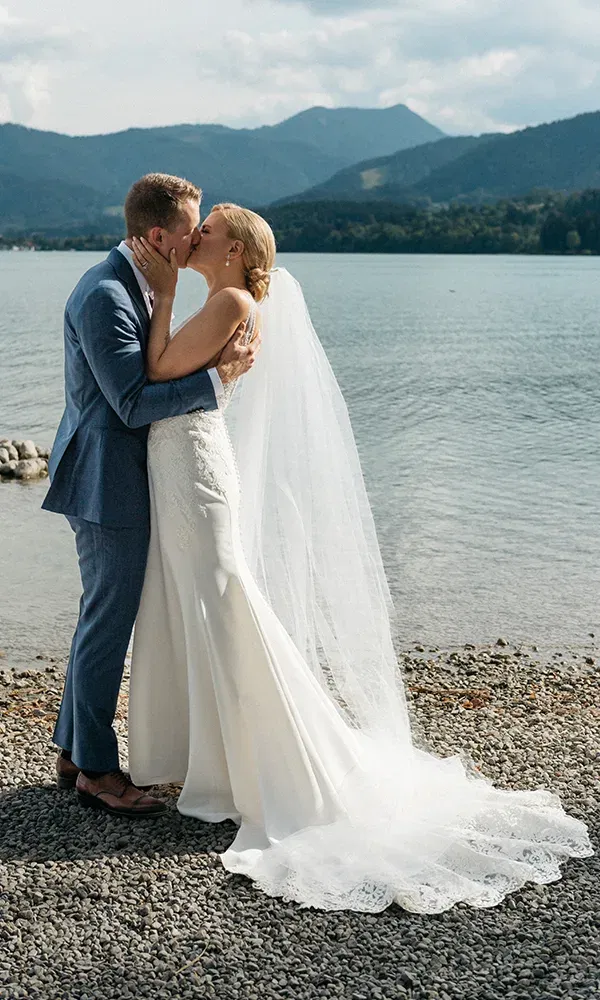 Hochzeitspaar beim Fotoshooting
