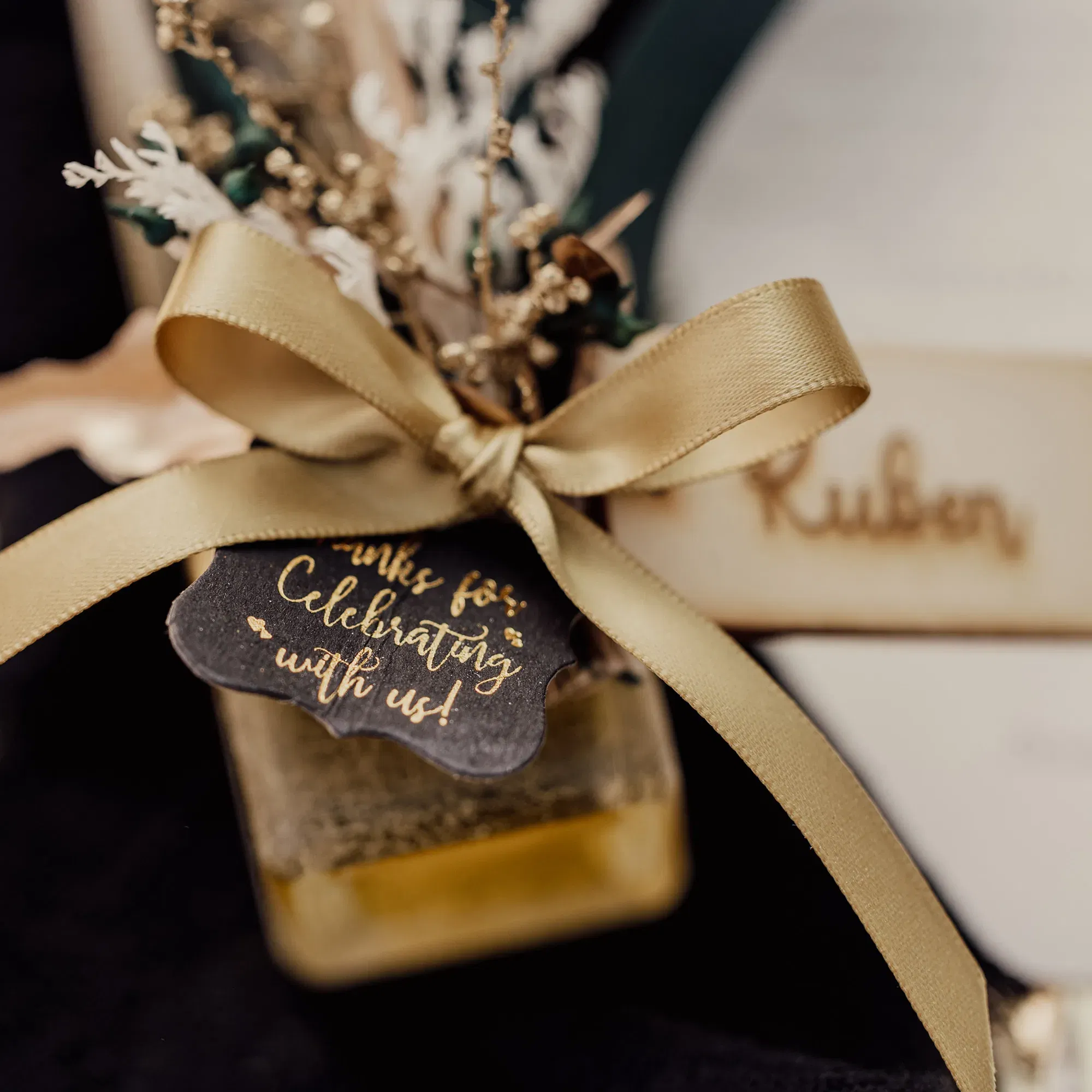 Gastgeschenk bei einer Hochzeit mit tropischen Hochzeitskonzept