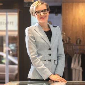 „Unsere Bräutigame legen Wert auf Nachhaltigkeit“ – Interview mit Katharina Weilig, Inhaberin Teller