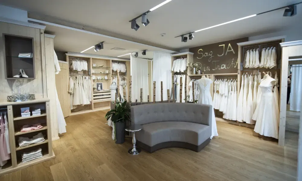 „Dirndl in Ivory sind heuer gefragt“ – Interview mit Cornelia Calandra, Inhaberin Trachten Wichtlstube