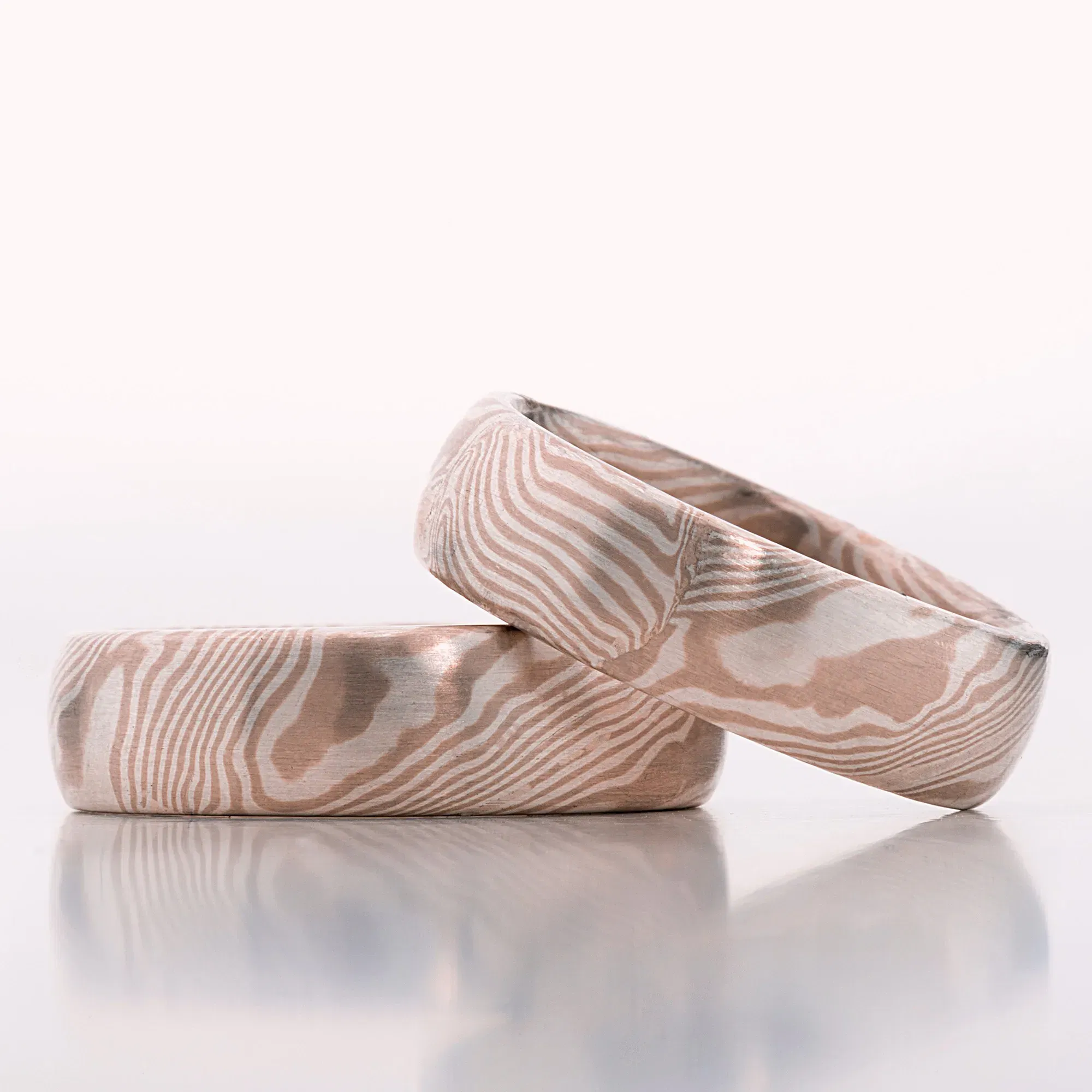 Ringe aus Rosegold mit Marmorierung