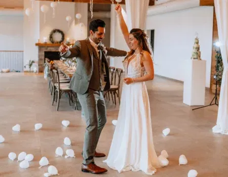 Tanzfläche zur Hochzeit individualisieren: So wird euer Empfang unvergesslich