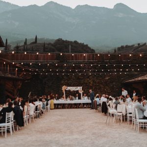 Die richtige Tischanordnung für eure Hochzeit: Ideen und Inspiration