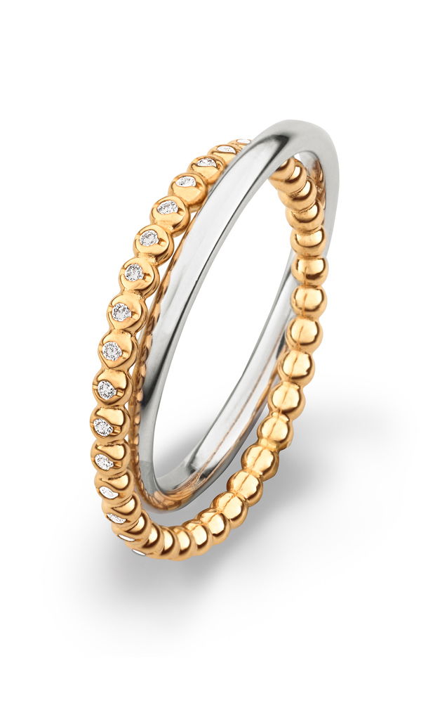 Ein einzigartiger Ring mit zweigeteiltem Design: Eine schlichte Weißgold-Basis trifft auf eine verspielte Gelbgold-Fassung mit filigranen Kugel-Elementen und funkelnden Brillanten.