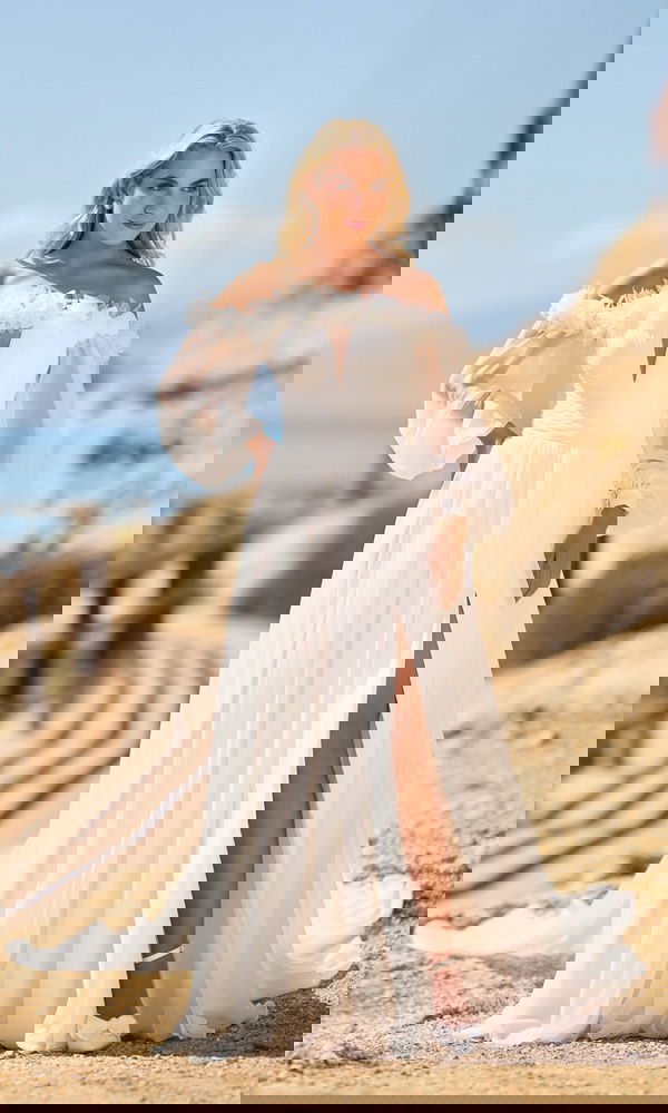 Elegantes Boho-Brautkleid mit transparenten Puffärmeln und Herzausschnitt – leicht und traumhaft für Sommerhochzeiten.