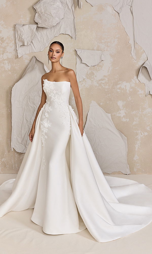 Couture-Brautkleid aus Mikado mit floralen Applikationen und abnehmbarem Überrock