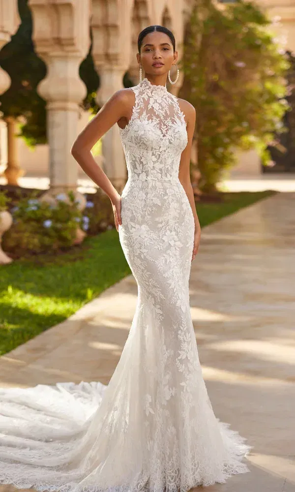 Elegantes Spitzen-Brautkleid im Meerjungfrau-Stil mit transparenter Corsage und langem Rockauslauf