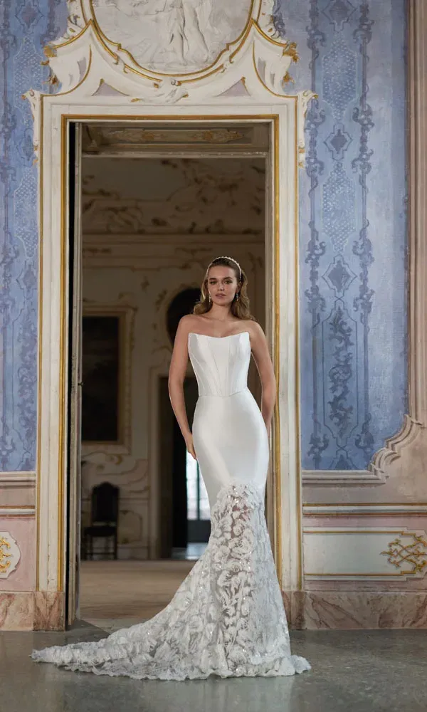 Figurbetontes Bustier-Brautkleid im Meerjungfrau-Stil mit verziertem Rock und langer Schleppe