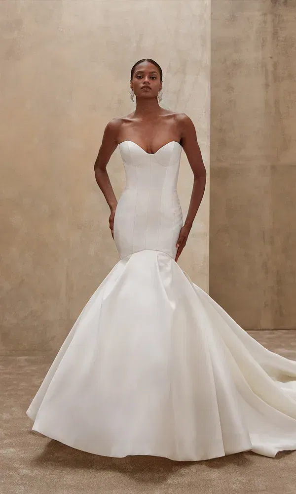 Elegantes Meerjungfrau-Brautkleid mit Corsage und voluminösem, ausladendem Rock