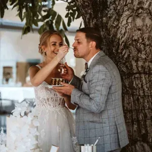 Zwischen Moderne und Tradition: Hochzeit von Sophie und Reinhard