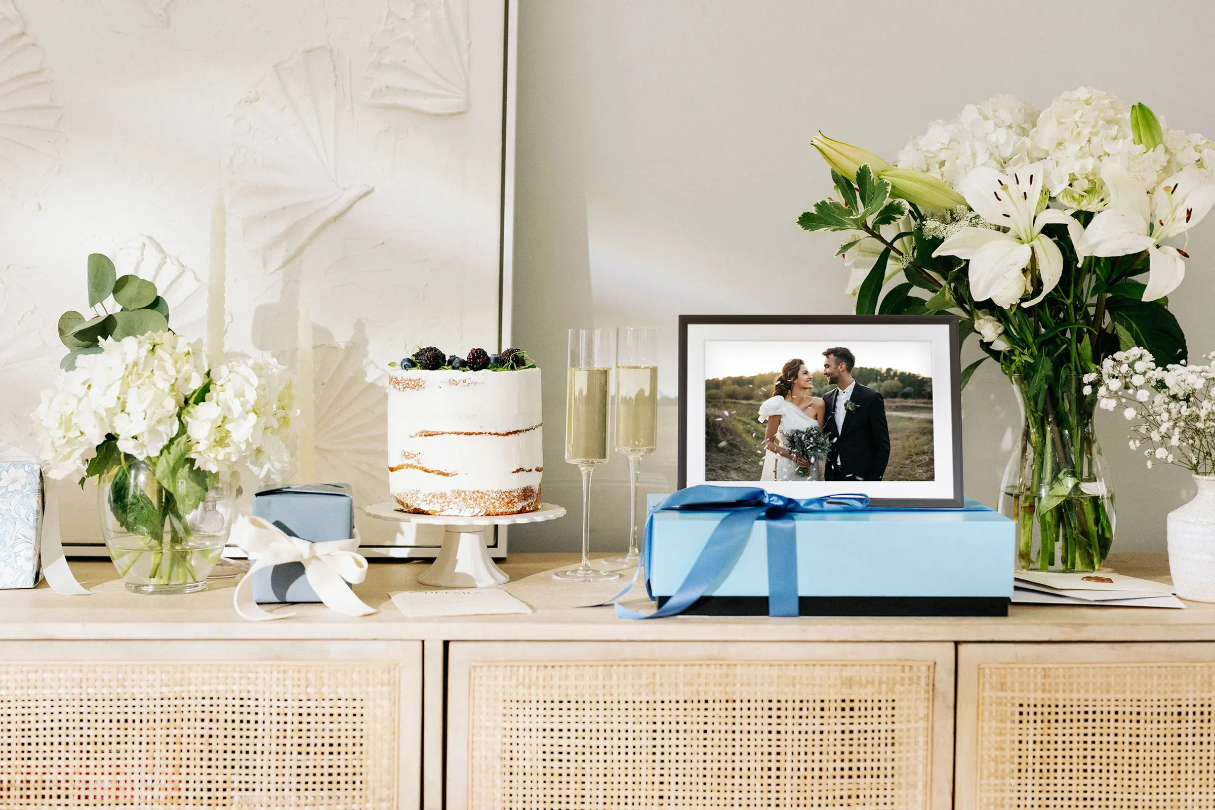 Modern präsentierte Hochzeitsfotos im Aura Rahmen – dekorativer Blickfang für eure Feier oder Zuhause