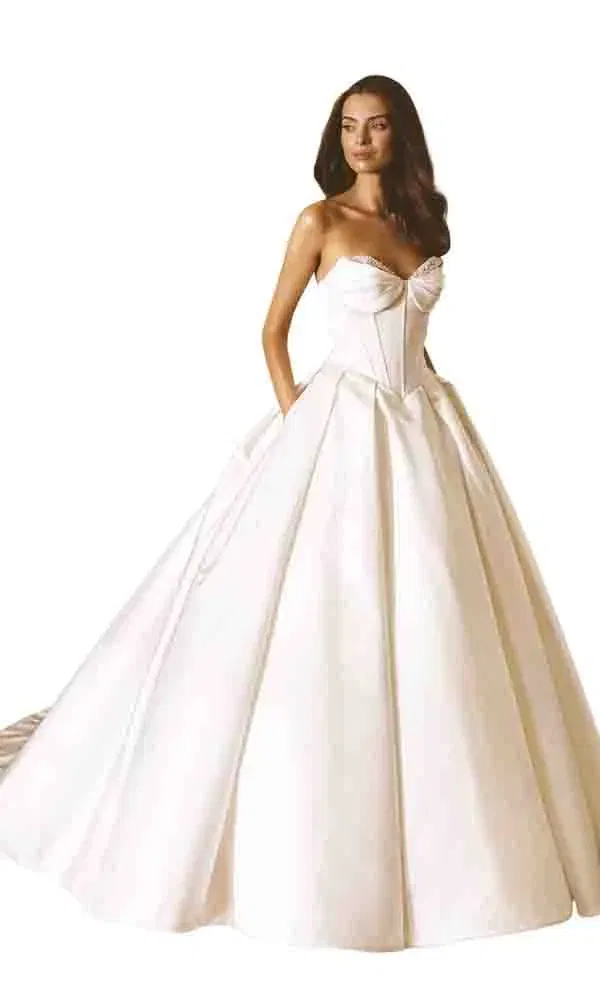 Elegantes Ballkleid-Hochzeitskleid in schlichter Satinoptik mit moderner Corsage und ausgestelltem Rock.