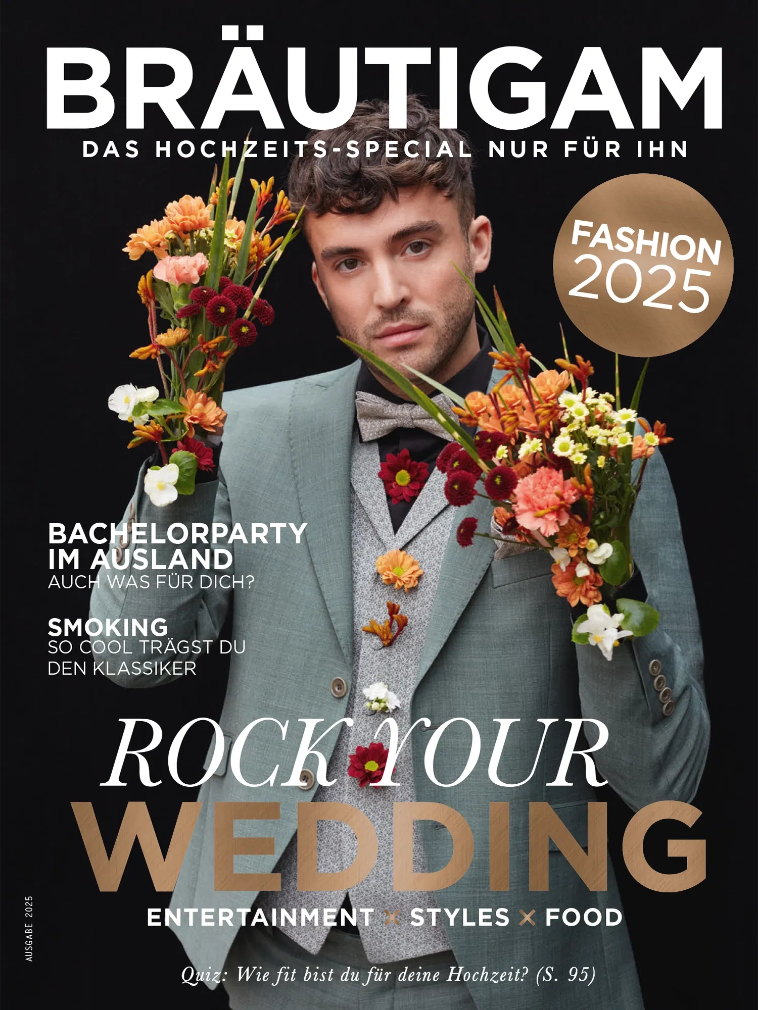Titelbild des Magazins Bräutigam 2025. Ein Mann im graugrünen Anzug mit Fliege hält bunte Blumen in den Händen.