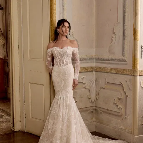 Romantisches Spitzen-Brautkleid im Meerjungfrau-Stil mit langen Ärmeln und eleganter Schleppe