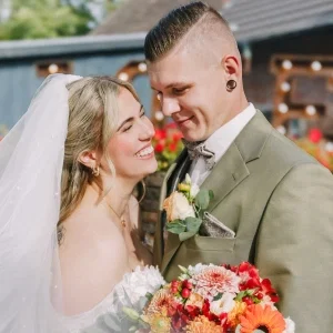 Chiara (29) & Manuel (31): Hochzeit im Scheunentraum Aachen – emotionale freie Trauung am See