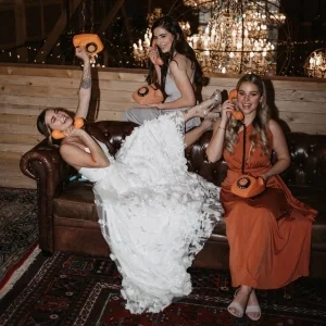 Glückliche Gäste: 6 interaktive Highlights für eure Hochzeit